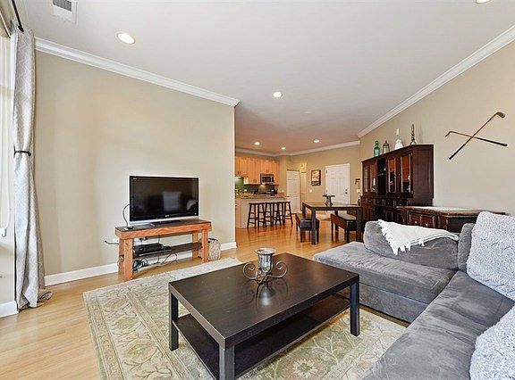 3rd image of 2326 W Giddings St APT 203