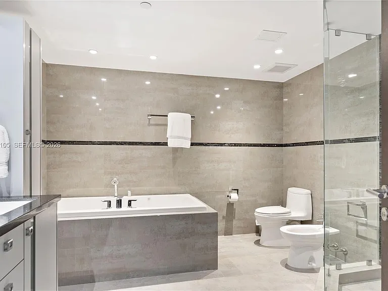 19216 Fisher Island Dr #19216 — Photo 21