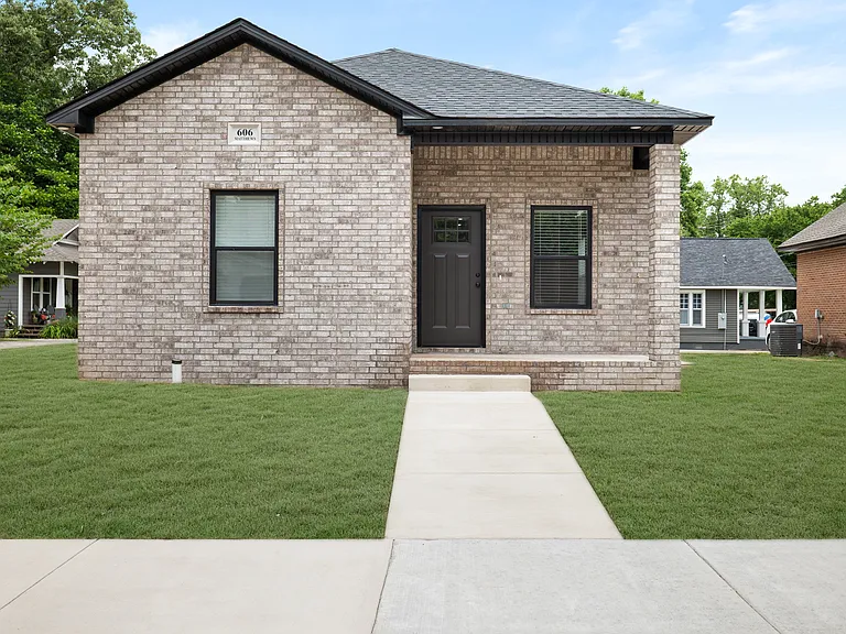 606 W Matthews Ave — Photo 14