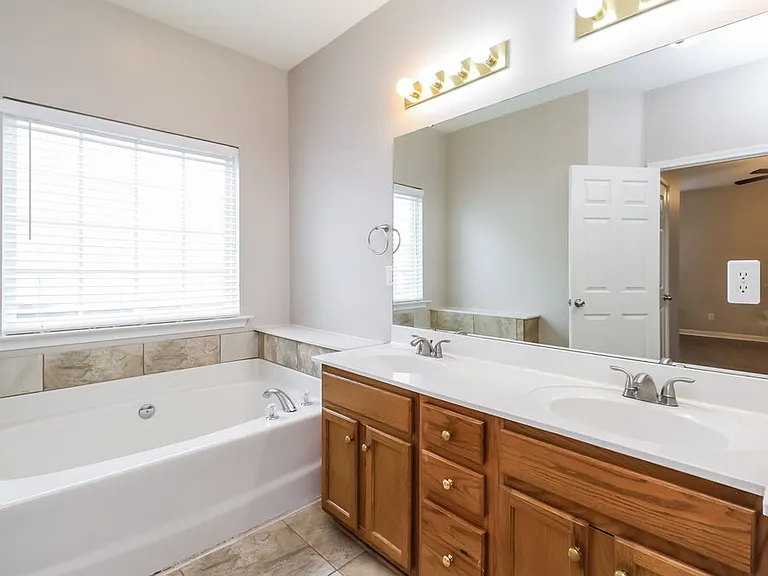 13514 Planters Row Dr — Photo 11