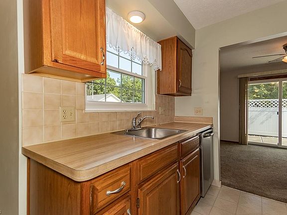 5th image of 9763 Willow Ln
