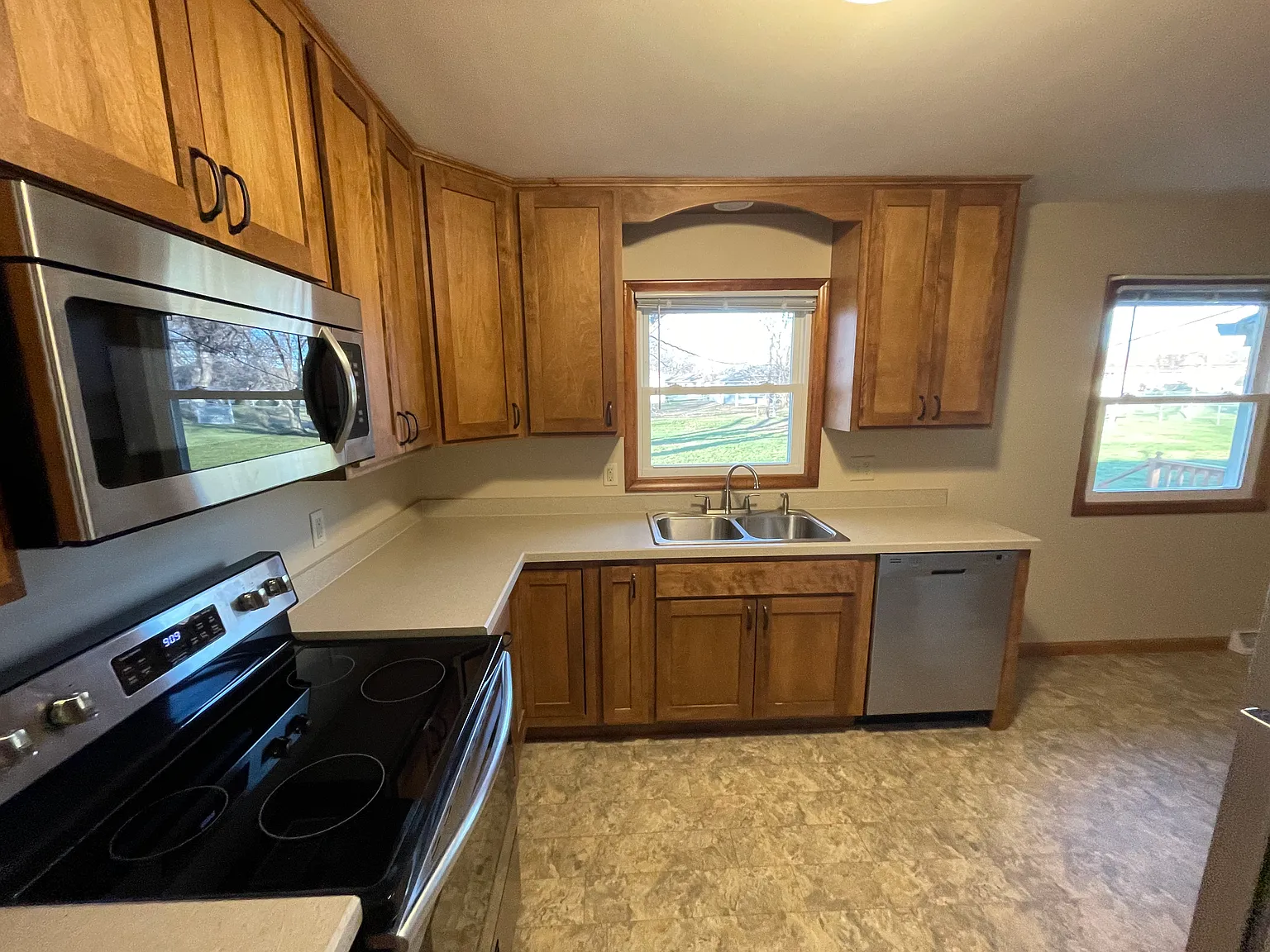 3 bed, 884 sqft, $1,650 — Photo 3