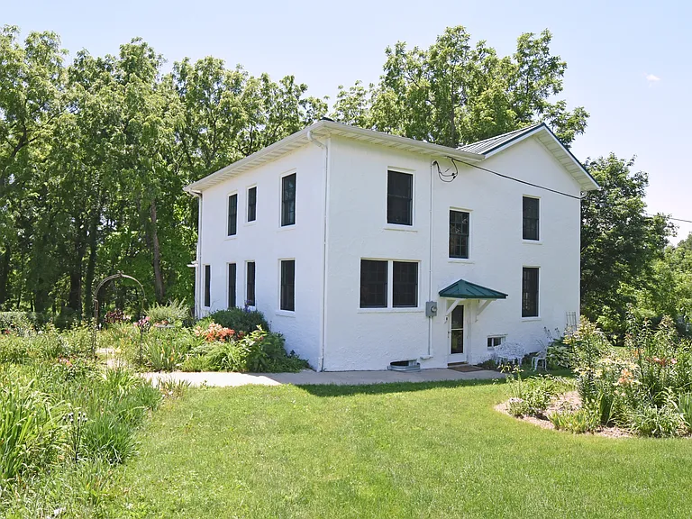 600 E Main St — Photo 14
