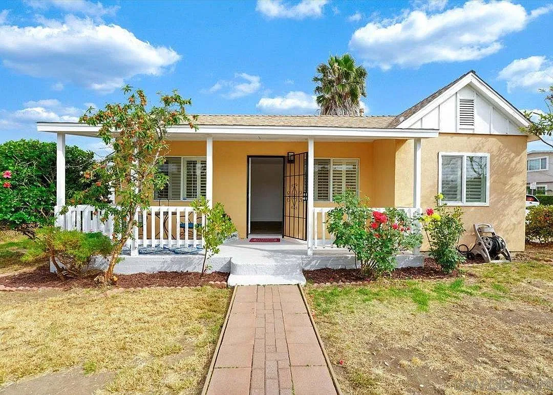 3 bed, 940 sqft, $3,800 — Photo 1