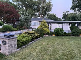121 Stonehenge Ter, Clark, NJ 07066