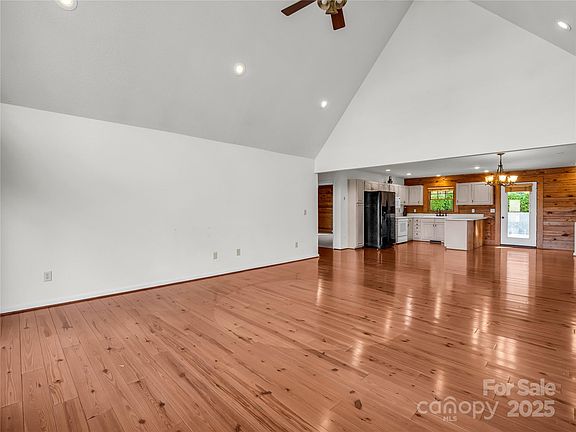 5th image of 134 Raleigh Dr