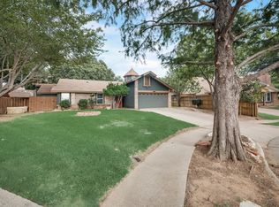 2819 Glen Hollow Cir, Arlington, TX 76016
