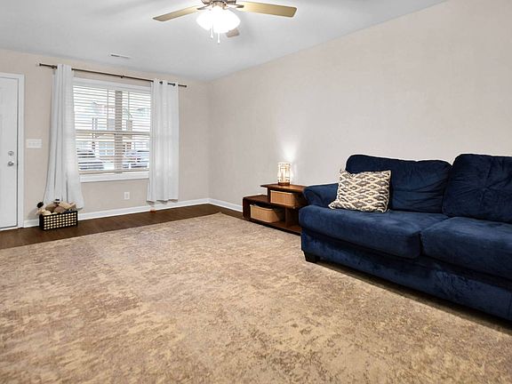 3rd image of 113 Davis Ridge Ln