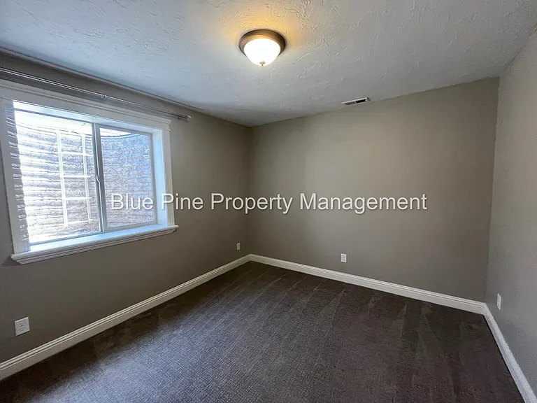 340 Chateau Dr #1 — Photo 23