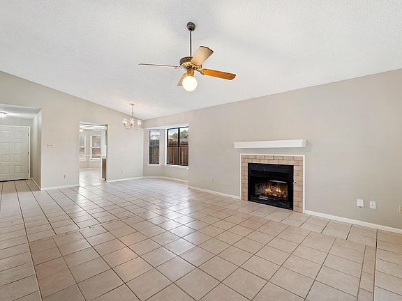 4th image of 1727 Foxfire Dr