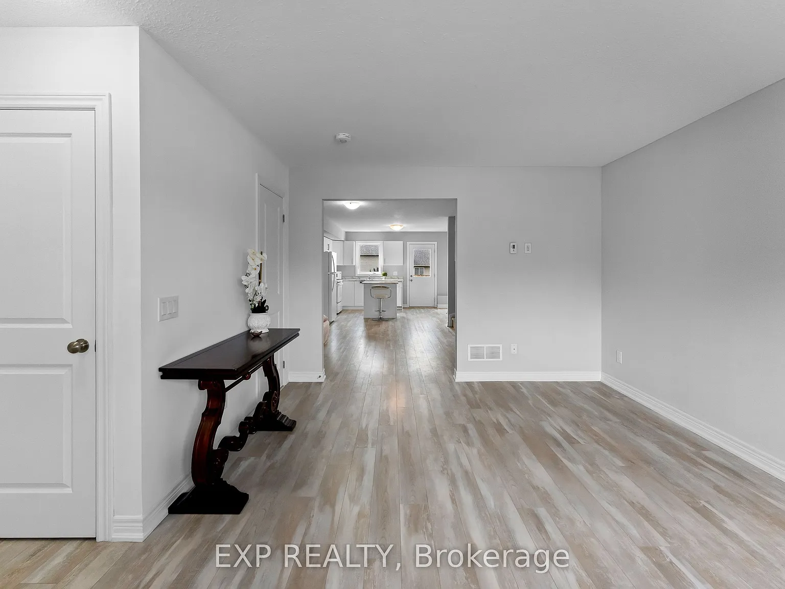 3 bed, $2,300 — Photo 2