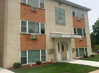 9595 Maple Dr, Rosemont, IL 60018