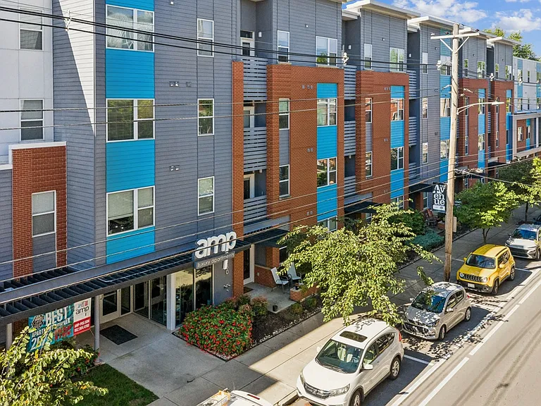 AMP Luxury Apartments — Photo 20