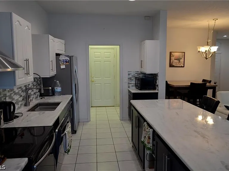 1702 Emerald Cove Dr — Photo 3