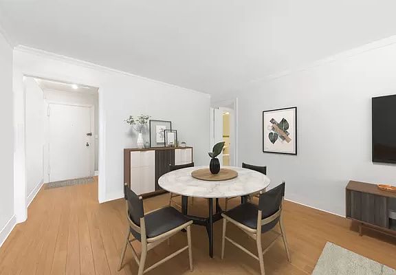 4th image of 225 E 57th St APT 15B