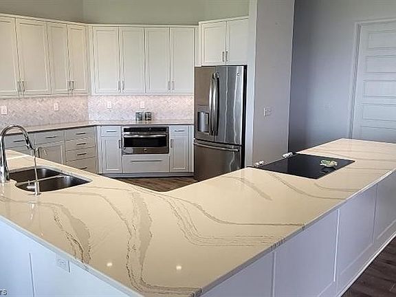 4th image of 218 Cloverleaf Rd