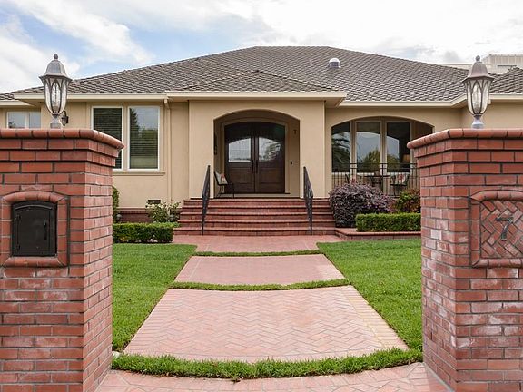 3rd image of 7 Acacia Ln