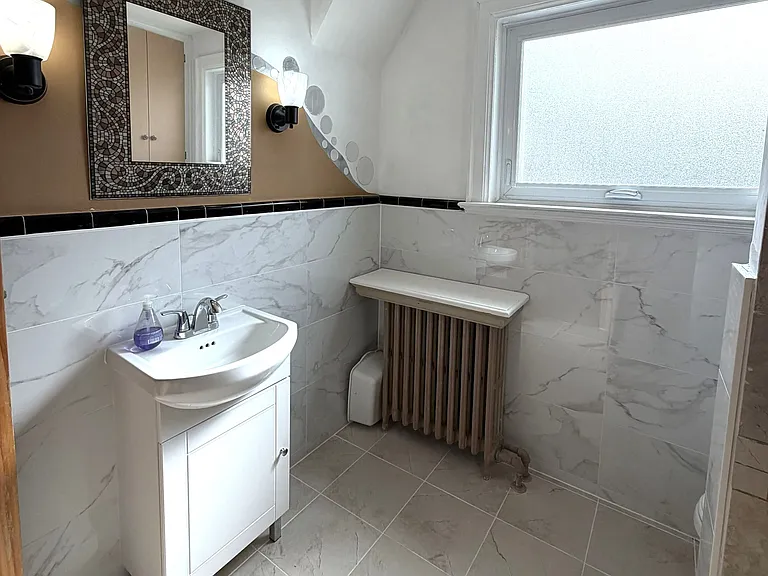 218 Weber St E — Photo 10