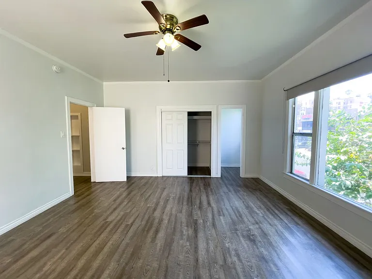 258 S Kenmore Ave — Photo 7