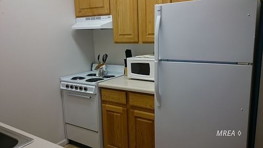 4th image of 555 Highland Dr #109