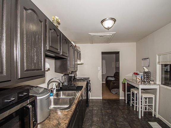 5th image of 2247 Vanderburg St
