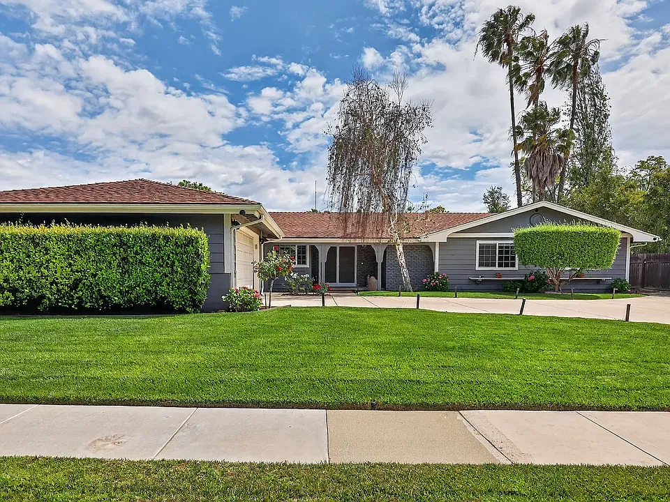 212 E Avenida De Los Arboles