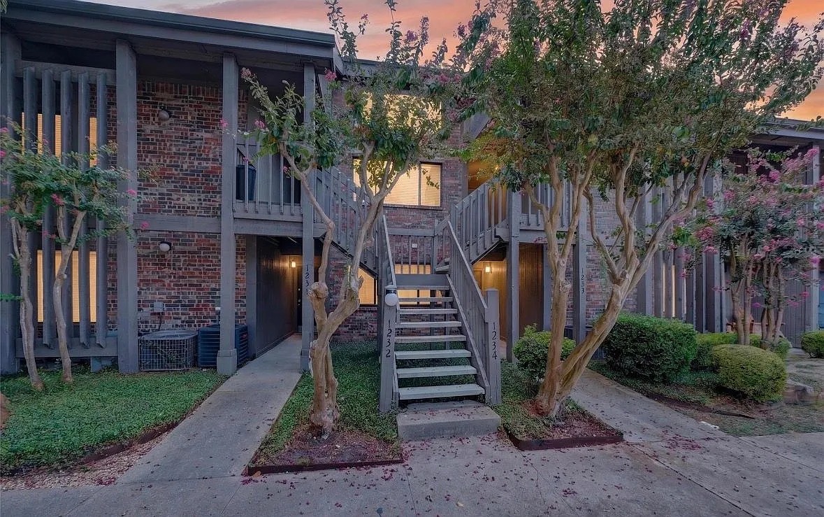 3 bed, 3.0 bath, 1825 sqft, $2,300 — Photo 1