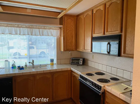7413 Sunspark Ln, Sacramento, CA 95828