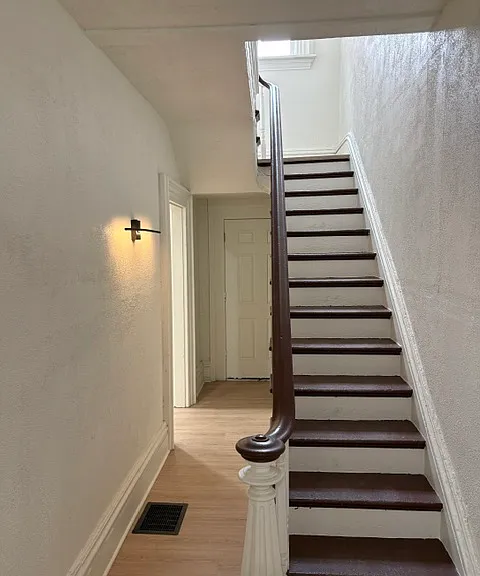 1615 Manhattan St — Photo 3