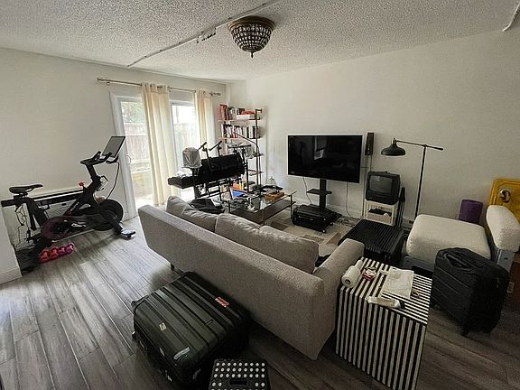 4th image of 230 S Main St #Townhouse 7
