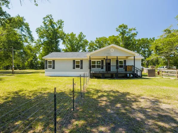 1676 Barker Rd, Ray City, GA 31645