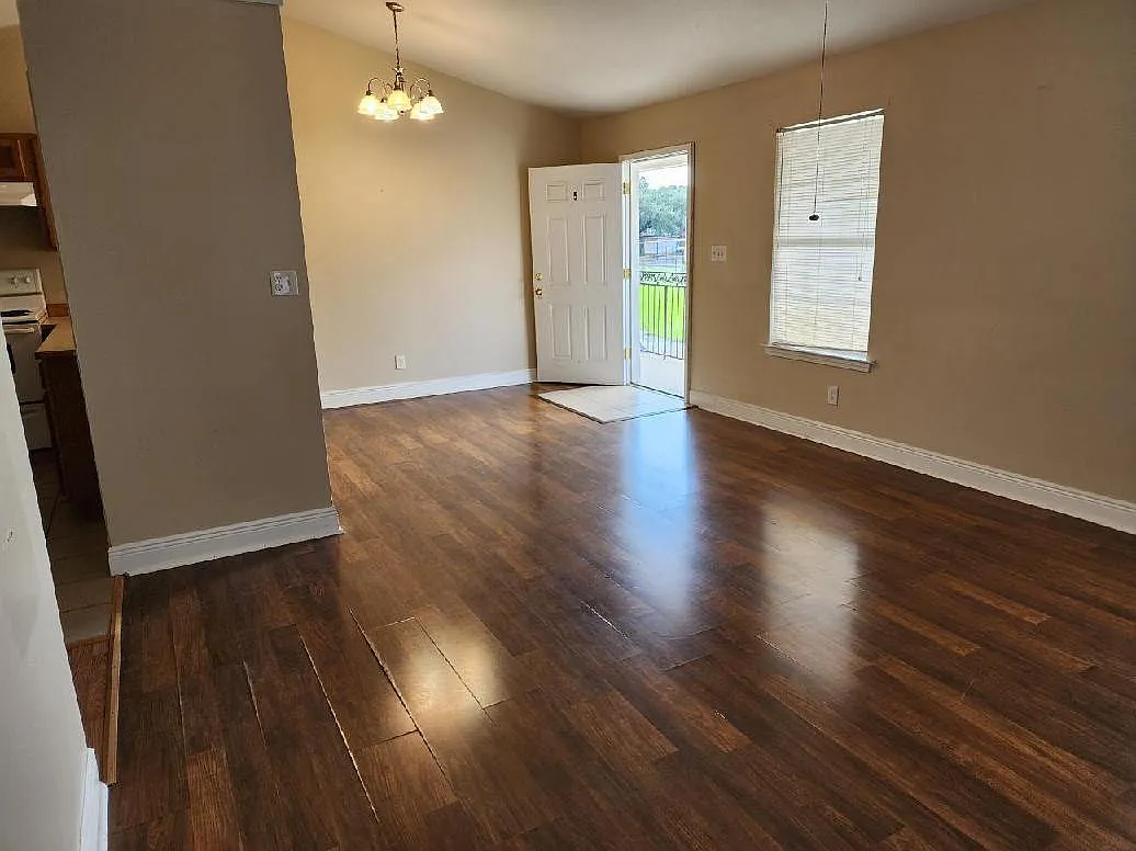 2 bed, 1.5 bath, 1000 sqft, $900 — Photo 2