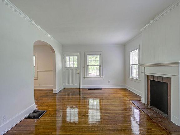 5th image of 1005 Park Ave