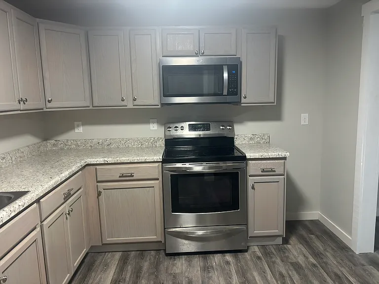 731 Berry St NE — Photo 5