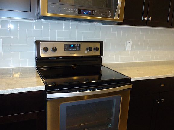4th image of 1056 Parma Cir