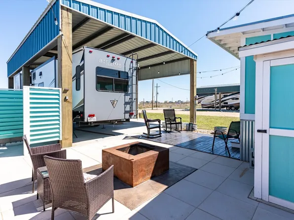 1137 Beach Front Dr, Gilchrist, TX 77617