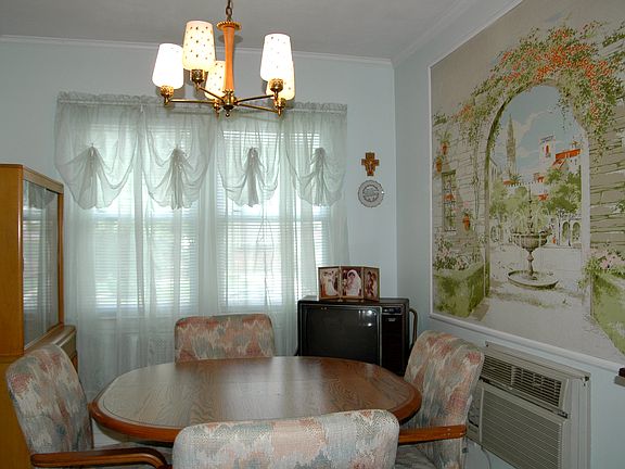 5th image of 26 Evergreen Ave