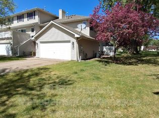 404 Gironde Ct, Woodbury, MN 55125