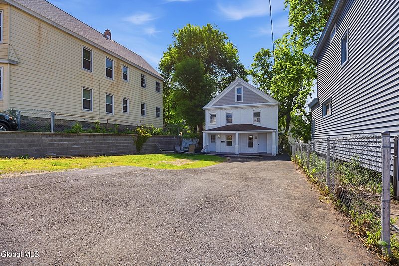 3rd image of 118 Robinson Street