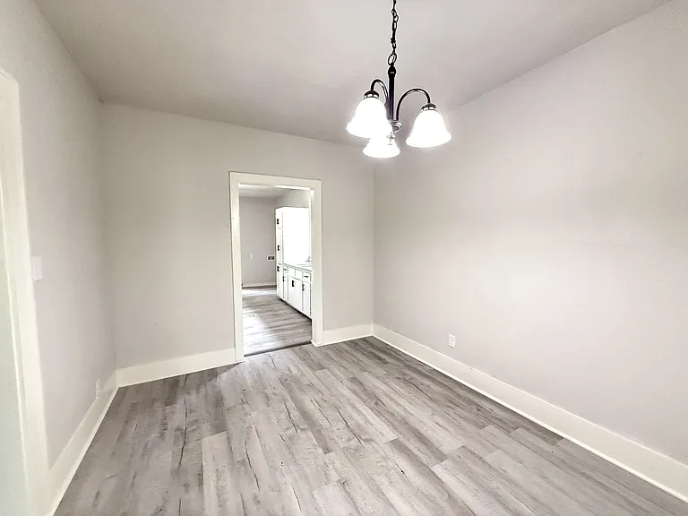 1105 NW Burch St — Photo 10
