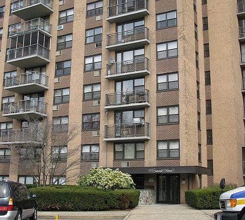 3rd image of 155 Ferris Ave APT 5J