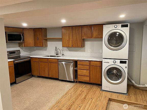 5th image of 809 NE 62nd Street