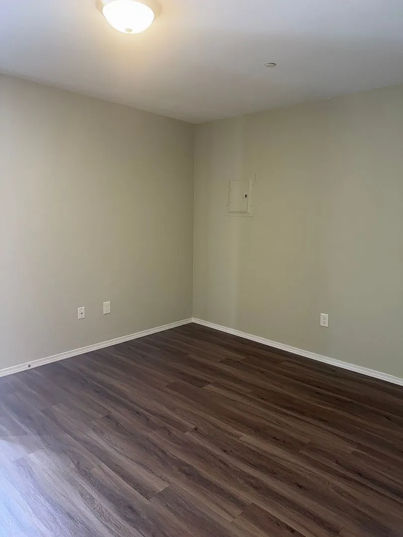Cozy 1 bedroom 1 bath newly remodeled apartment home available for immediate move in! — Photo 2