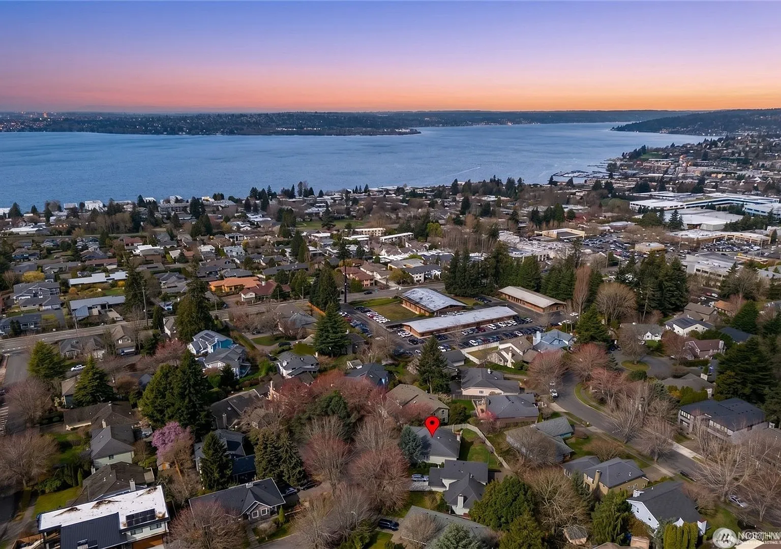 4Bd/2.5Ba Kirkland Home — Photo 2