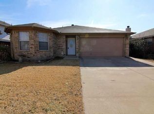 625 Raven Dr, Saginaw, TX 76131