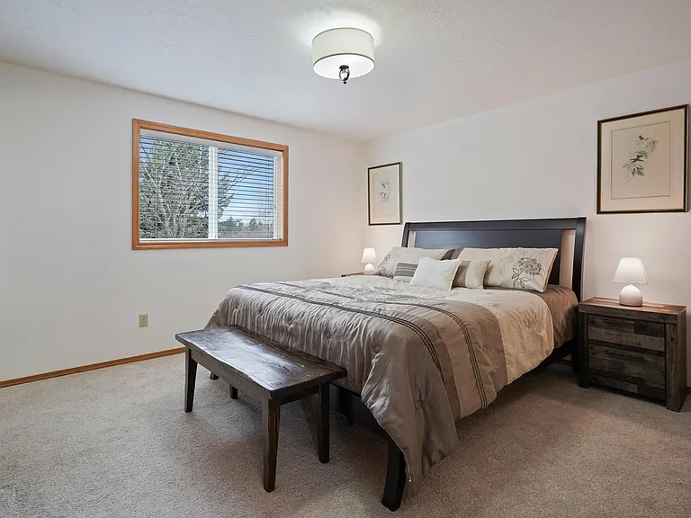 2351 NE Shadow Brook Pl — Photo 17