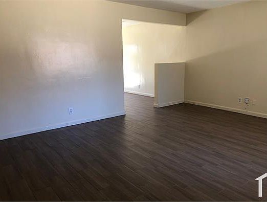5th image of 3838 W 105th St APT 1