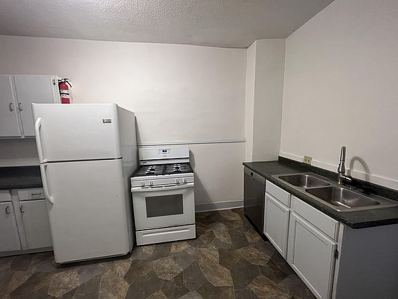 5th image of 414 22nd Ave NE #3