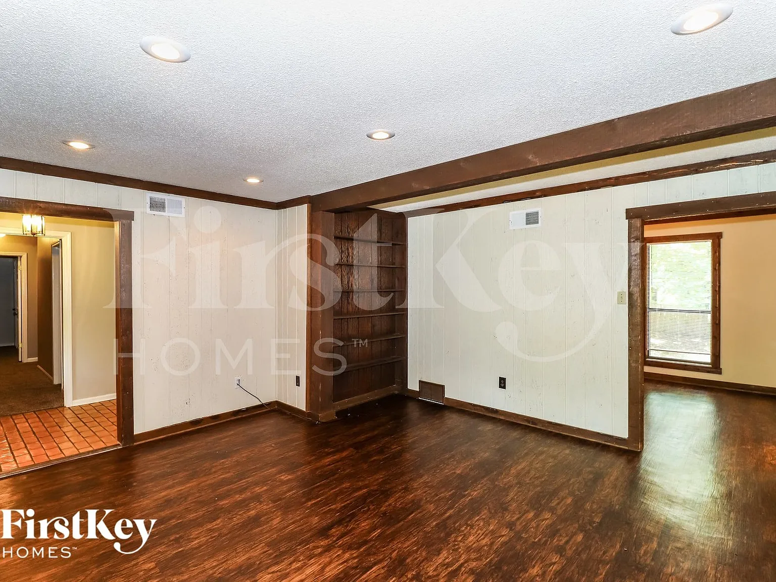 4 bed, 2.5 bath, 1989 sqft, $1,930 — Photo 4