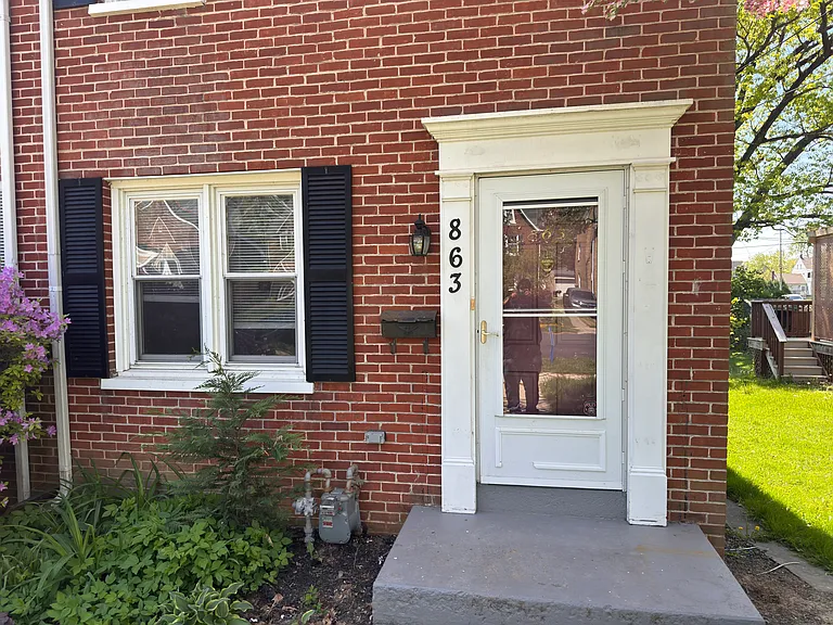 863 Fountain Ave — Photo 3